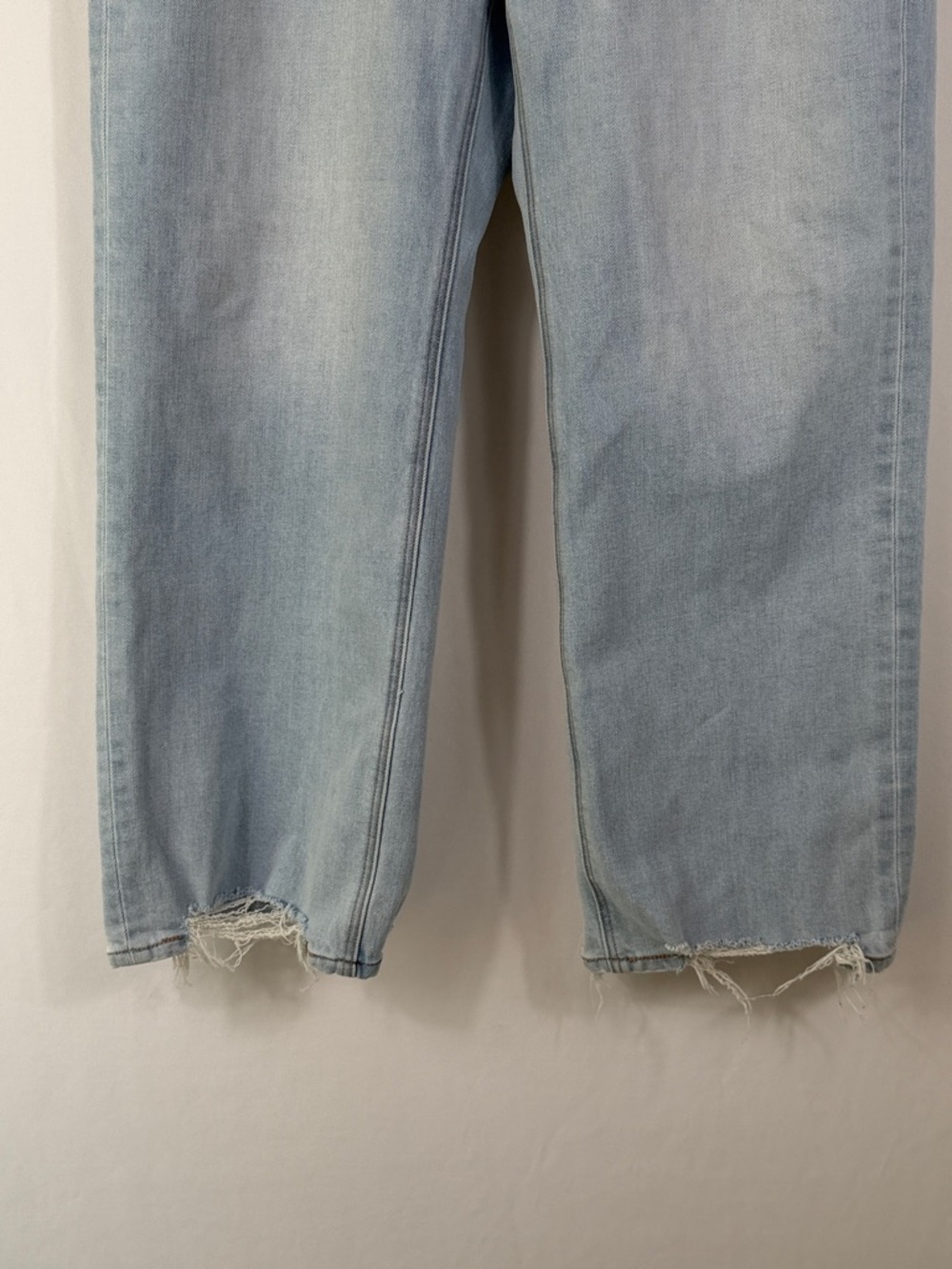 American Eagle Curvy Straight Light Wash Jeans. Womens Size 10 Short. Inseam 28" - Picture 5 of 10